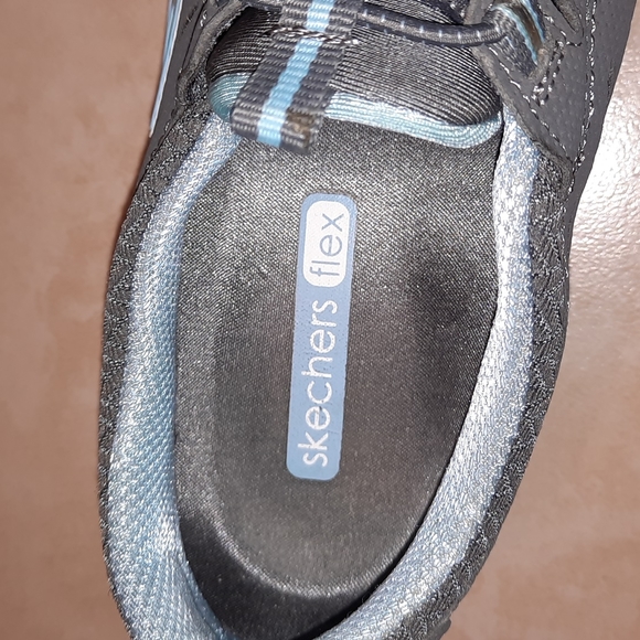 Easy Spirit. Size 6. - Picture 5 of 7